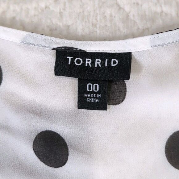 Torrid Size 00 Chiffon Babydoll Smocked Blouse White Black Polka Dot - Picture 4 of 8